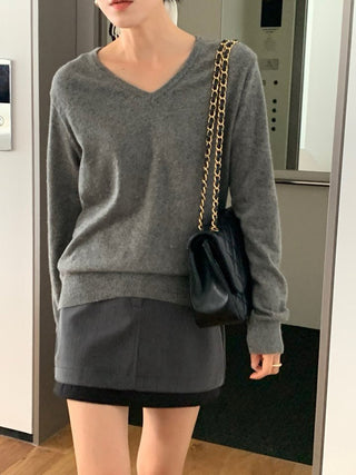 Solid color woolen slim v-neck sweater