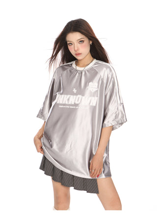 Metallic oversized lettering top