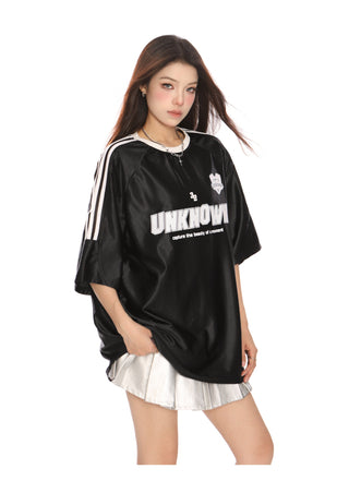 Metallic oversized lettering top