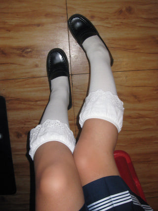 Lace Ruffled Mid-Length Calf Socks