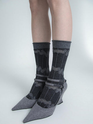 Embossed Ripple Mid-Tube Socks