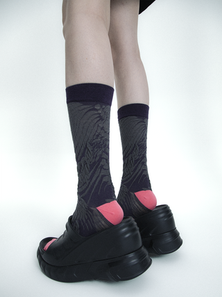 Geometric texture design mid-tube socks