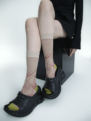 Geometric texture design mid-tube socks