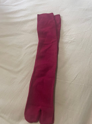 Split Toe Mid-Tube Red Socks