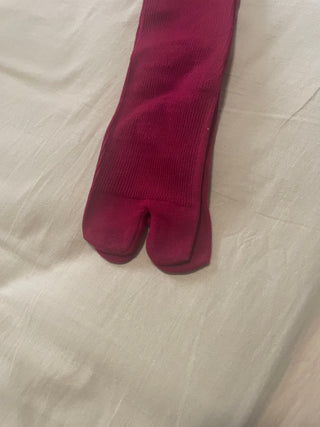 Split Toe Mid-Tube Red Socks