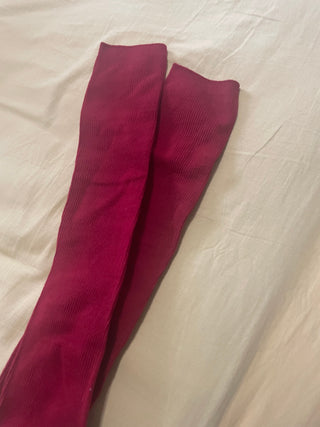 Split Toe Mid-Tube Red Socks