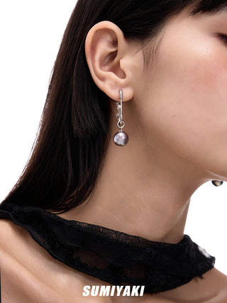 Diamond-studded Paperclip Round Black Pearl Earrings