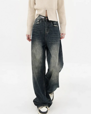 DISTRESSED LOOSE FIT JEANS