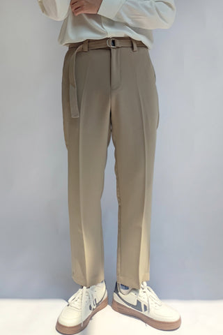 Semi-elastic tapered casual trousers with detachable belt