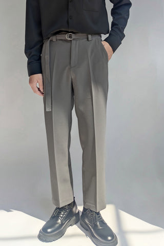 Semi-elastic tapered casual trousers with detachable belt