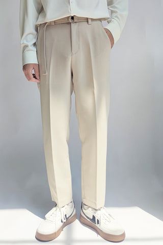 Semi-elastic tapered casual trousers with detachable belt