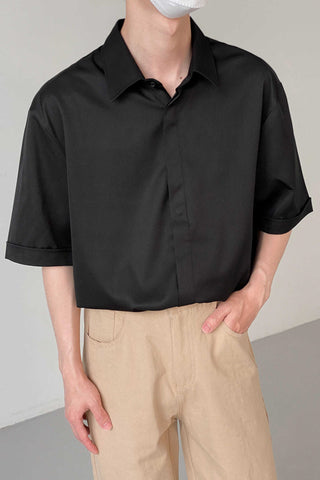 Solid color short-sleeved shirt