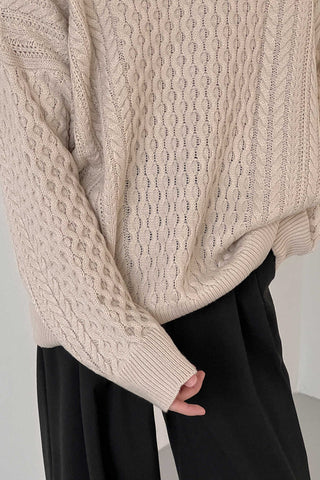 Small short twist round neck sweater